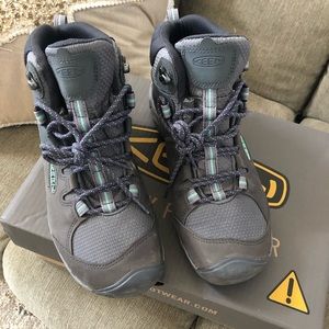 Keen waterproof hiking boots size10.5